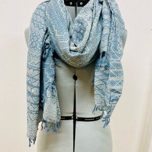 Madewell Gray and White Textured Scarf